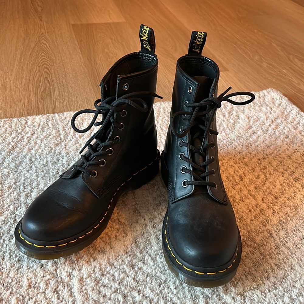 Doc Marten leather boots sz 7